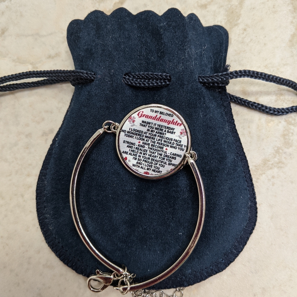 ✨NIB Granddaughter dainty silver clasp bracelet